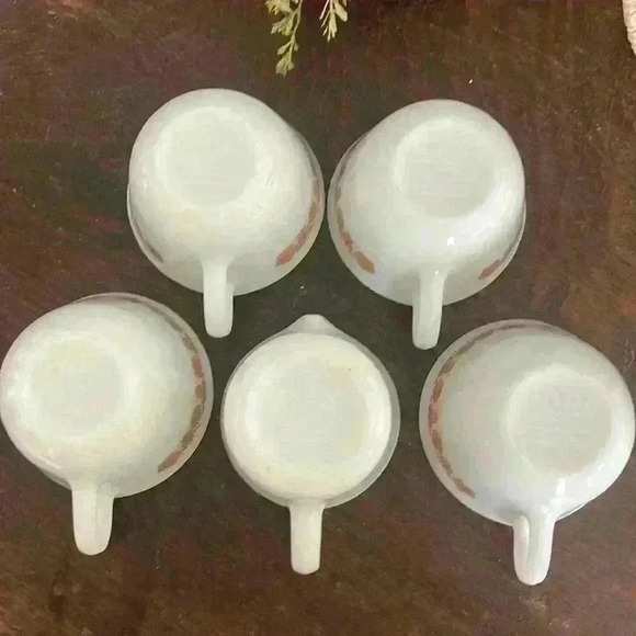 Set of VTG PYREX BUTTERFLY GOLD 1410 MILK GLASS 4Coffee Tea Mugs & 1 Creamer - Picture 5 of 5